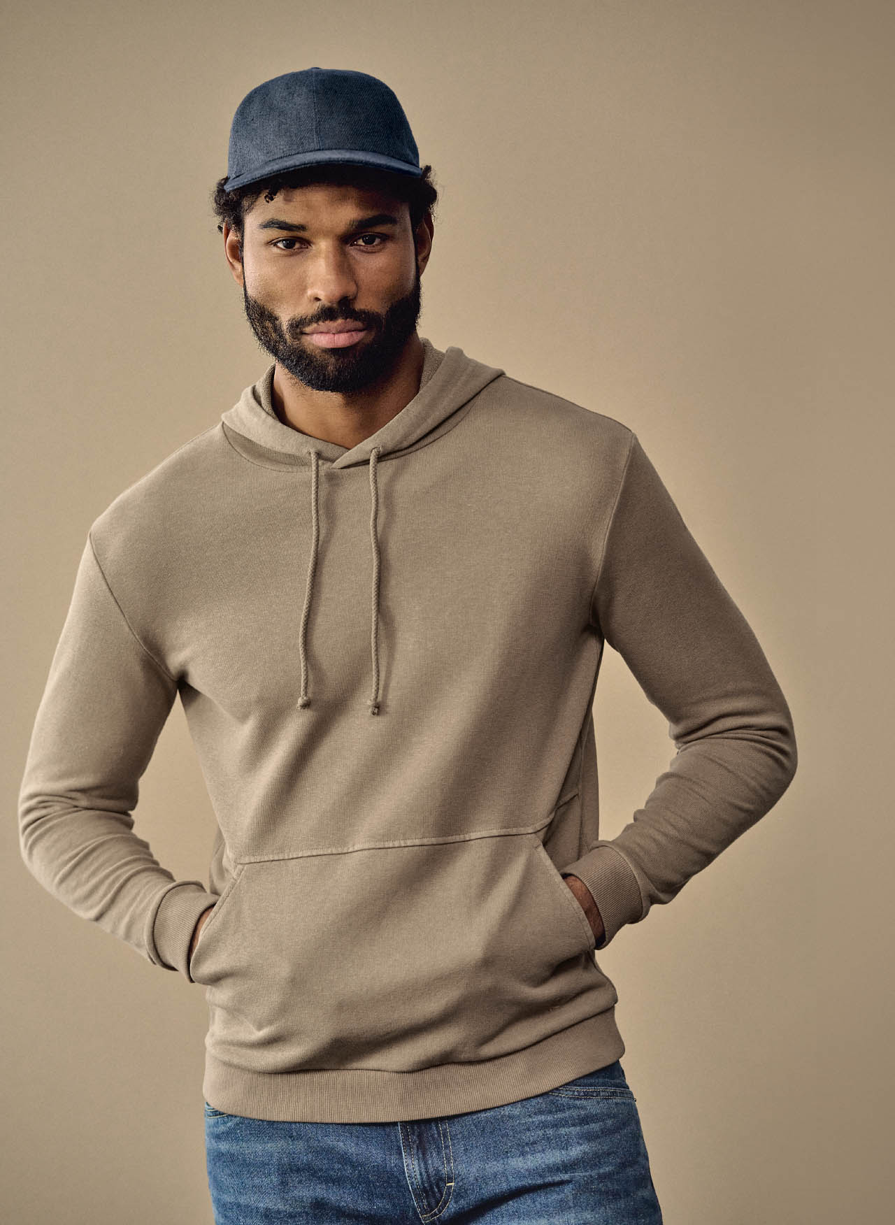 pull-avec-capuche-homme-361iny-1.jpg