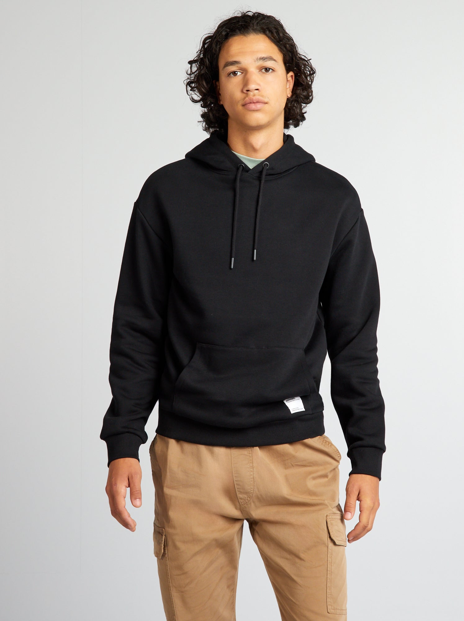 sweat-capuche-noir-homme-386ibw-1.jpg