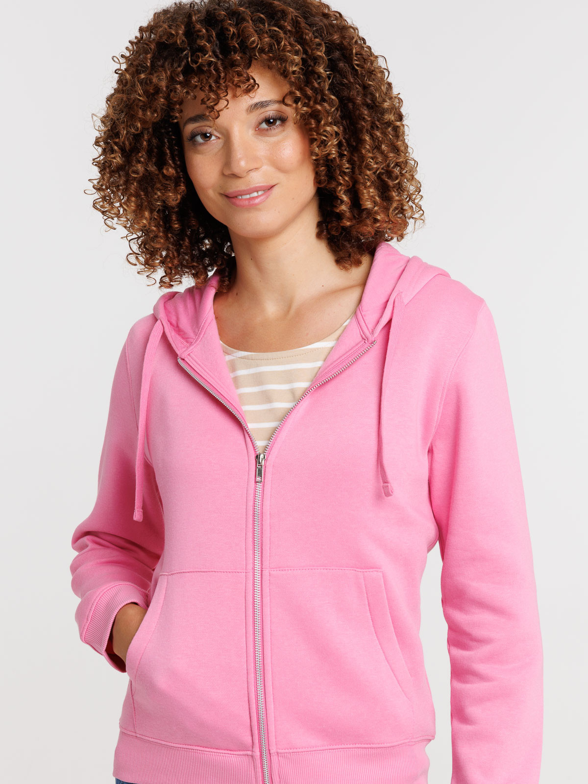 sweat-femme-zippe-capuche-470rdw.jpg