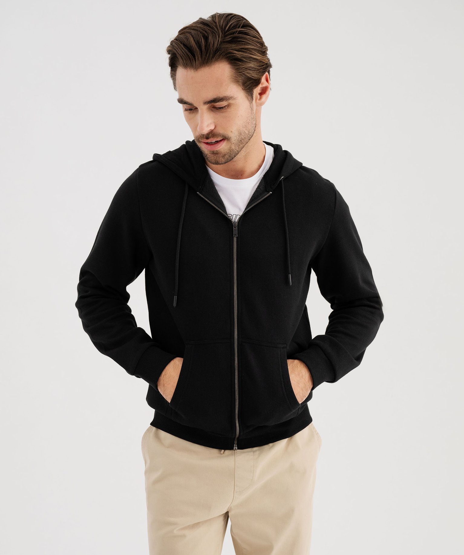 sweat-noir-a-capuche-homme-830mbz.jpg