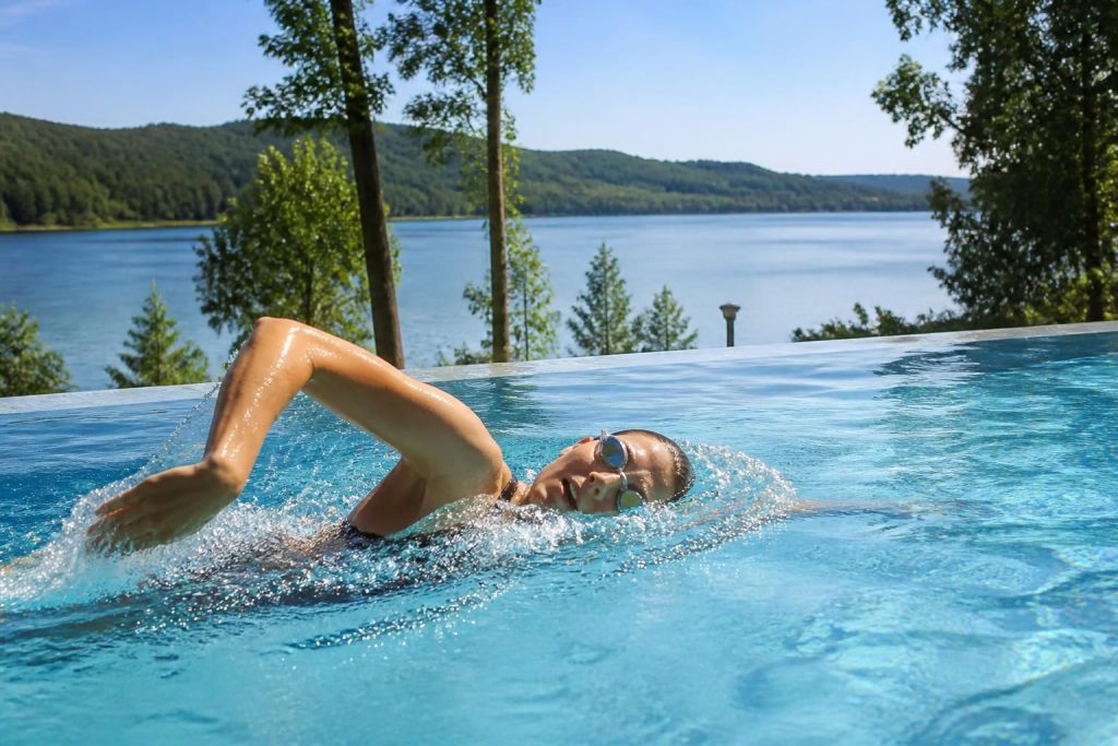découvrez comment la natation améliore la santé physique et le bien-être mental grâce à ses nombreux bienfaits sur le corps et le moral.